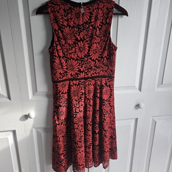 Tommy Hilfigure A-Line Fit & Flare Floral Mini Lace Dress - Red & Black - Size 6 - Picture 2 of 7